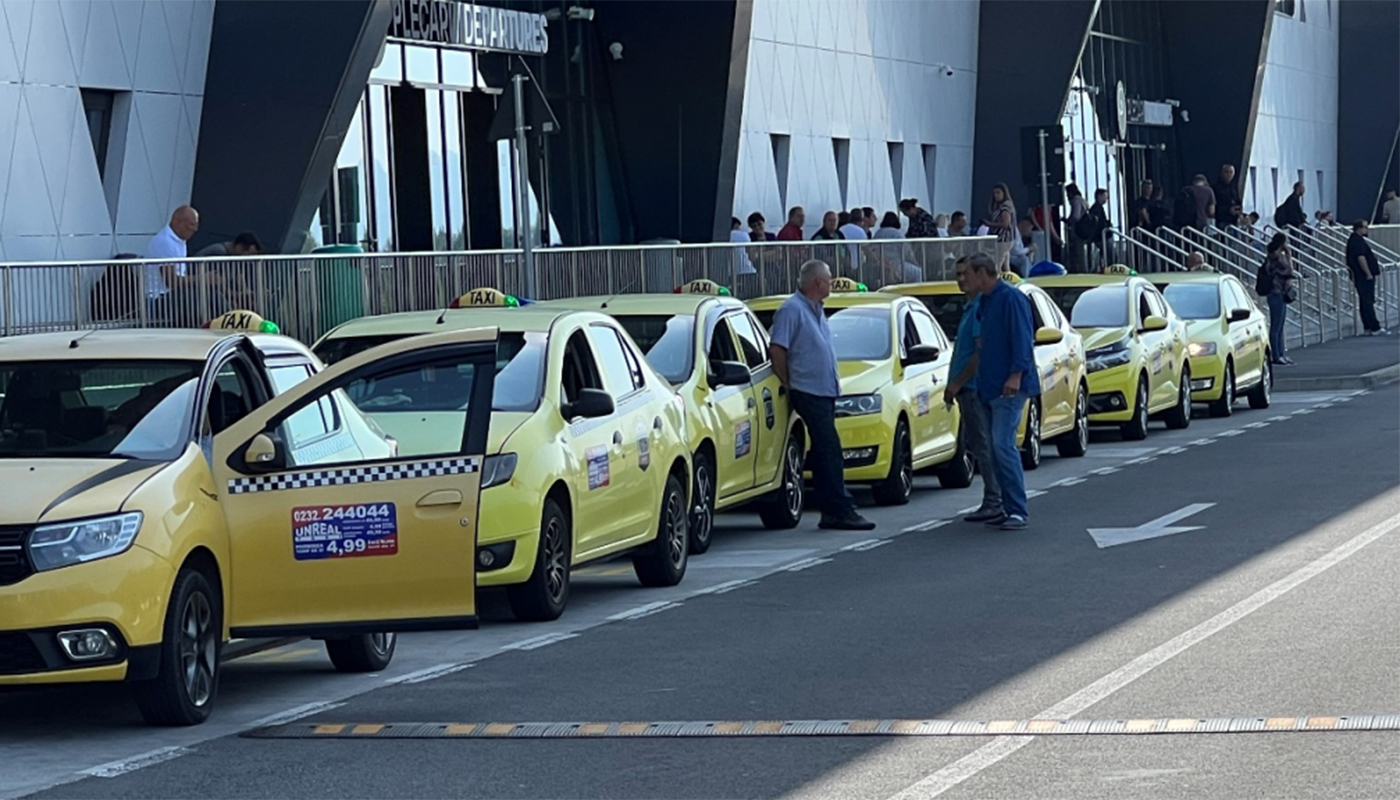 Câți bani a cerut un taximetrist unui turist, pentru o cursă de doar 2 km, din Aeroportul Iași. Nici în New York nu costă atât!