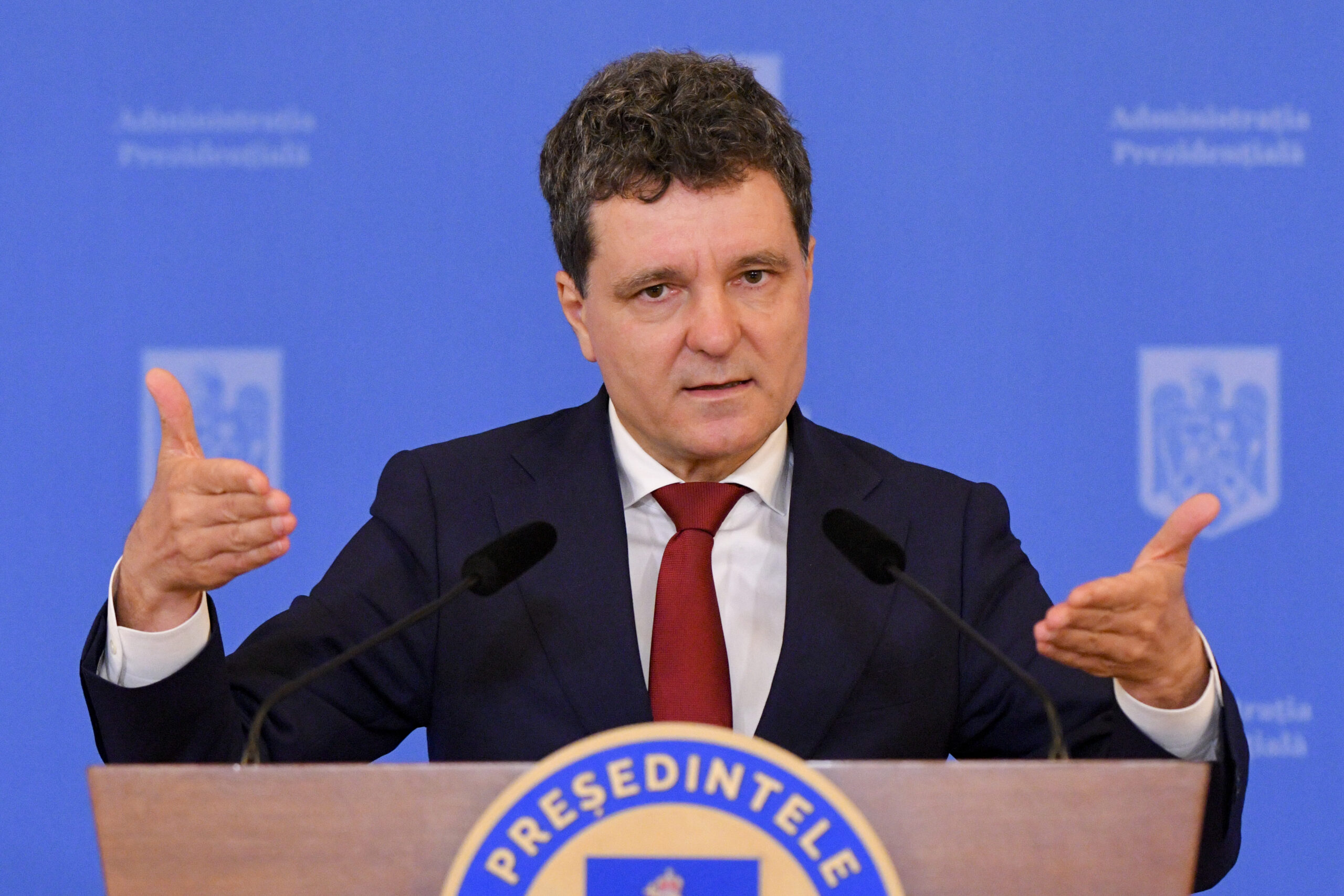 Nicușor Dan îi întoarce favorul Maiei Sandu. Îi îndeamnă pe basarabenii stabiliți în România să iasă duminică la vot