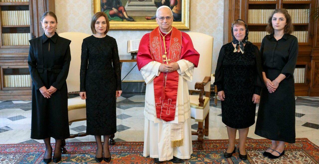 au călătorit pe banii statului. Ce răspunde Președinția