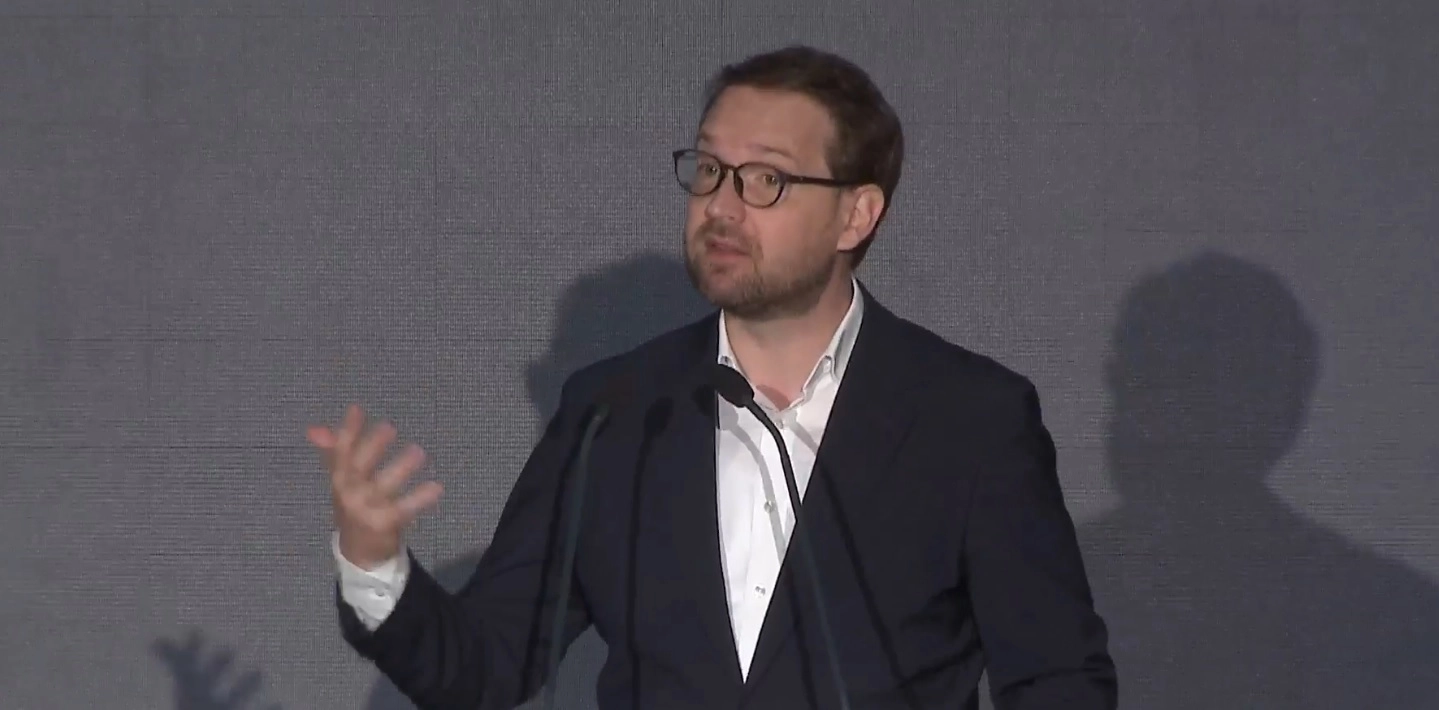 Dominic Fritz se răstește impertinent la jurnaliștii Realitatea TV: Mă doare în paișpe