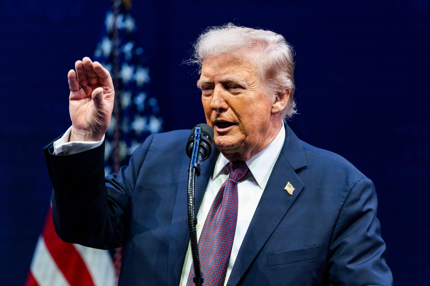 Trump urmează modelul lui Putin /Președintele SUA construiește un sistem oligarhic și amenință lumea liberă