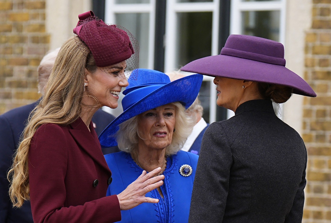 Melania Trump a avut o apariție spectaculoasă în Marea Britanie/ Cum a decurs întâlnirea dintre prima doamnă și regina Camilla