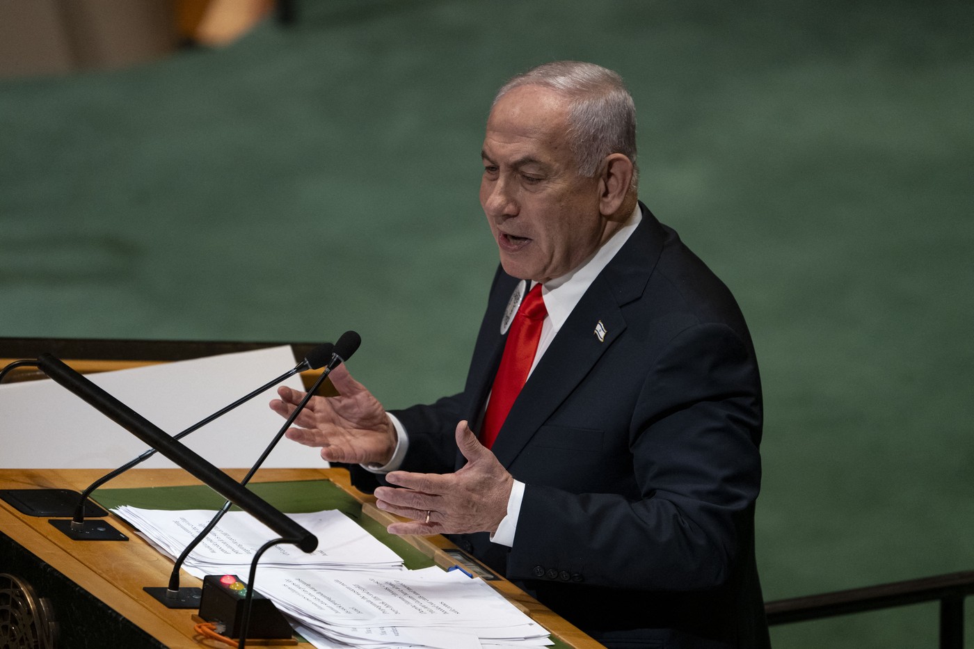 Benjamin Netanyahu a purtat o insignă specială în timpul discursului de la Adunarea Generală a ONU. Ce era inscripționat pe aceasta