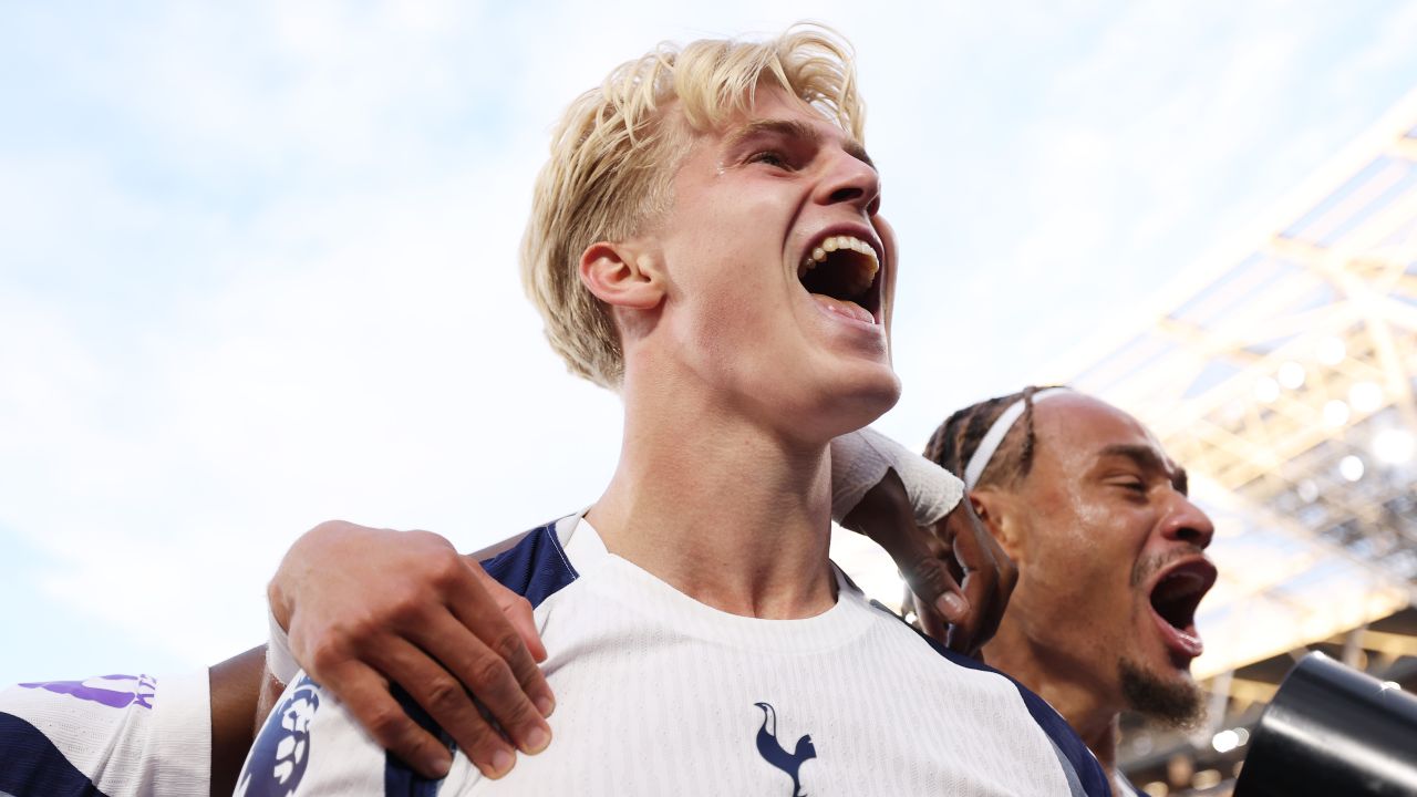 Brighton – Tottenham, Burnley – Nottingham Forest, West Ham – Crystal Palace și Wolverhampton – Leeds United de la 17:00!