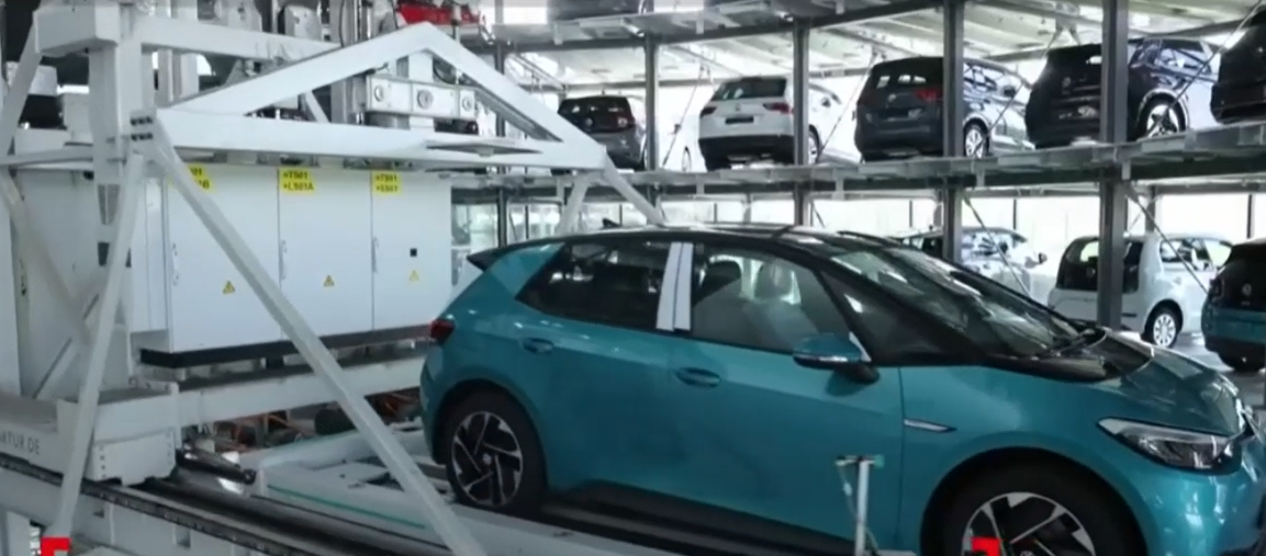 Cum a dezechilibrat războiul piața auto din Rusia. Prețurile pentru mașinile la mâna a doua au explodat