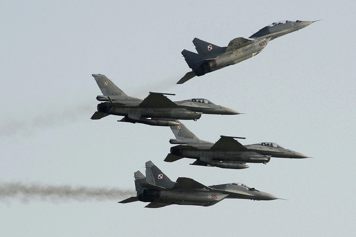 Operaţiuni ale aviaţiei militare poloneze – Două aeroporturi au fost închise