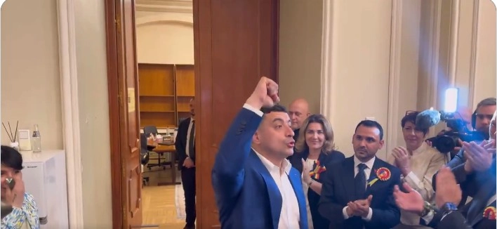 Raportul privind ‘Lovitura de Stat din România, prezentat în Parlament. George Simion: ‘Cei care au dat lovitura de stat inventează astăzi tentative de lovituri de stat’