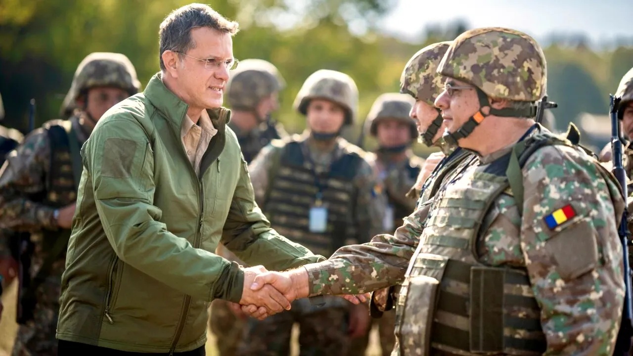 Nu se discută despre armată obligatorie