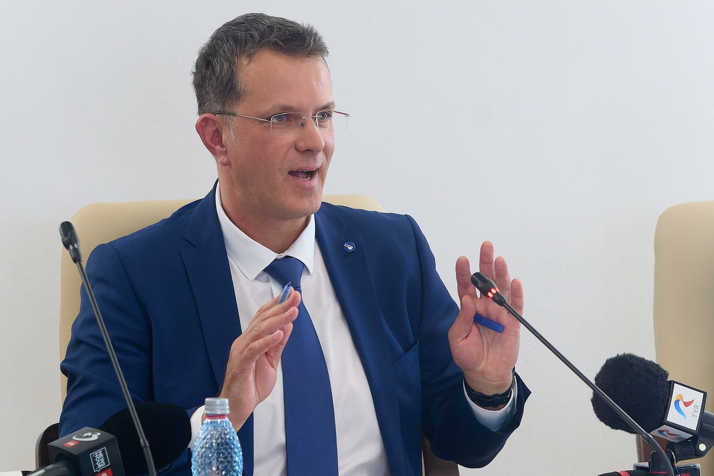 „E ultimul om care poate da lecții despre democrație. În Rusia nu te trage curentul, te împinge”