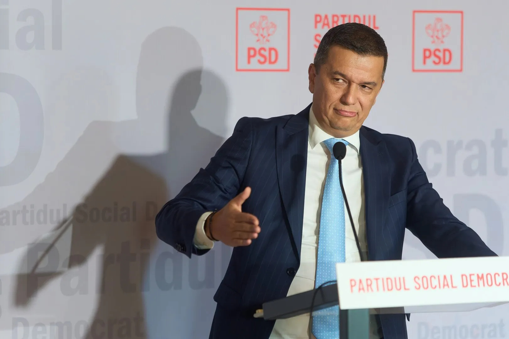 VIDEO Sorin Grindeanu, gest surprinzător pentru Titus Corlățean după retragerea din cursa pentru șefia PSD: ‘Oferta mea rămâne deschisă’