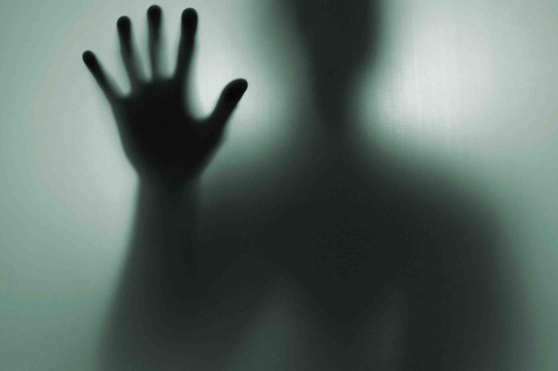 Imagini șocate din casa unei femei. A fost sfătuită să părăsească imediat locuința sau să cheme un preot