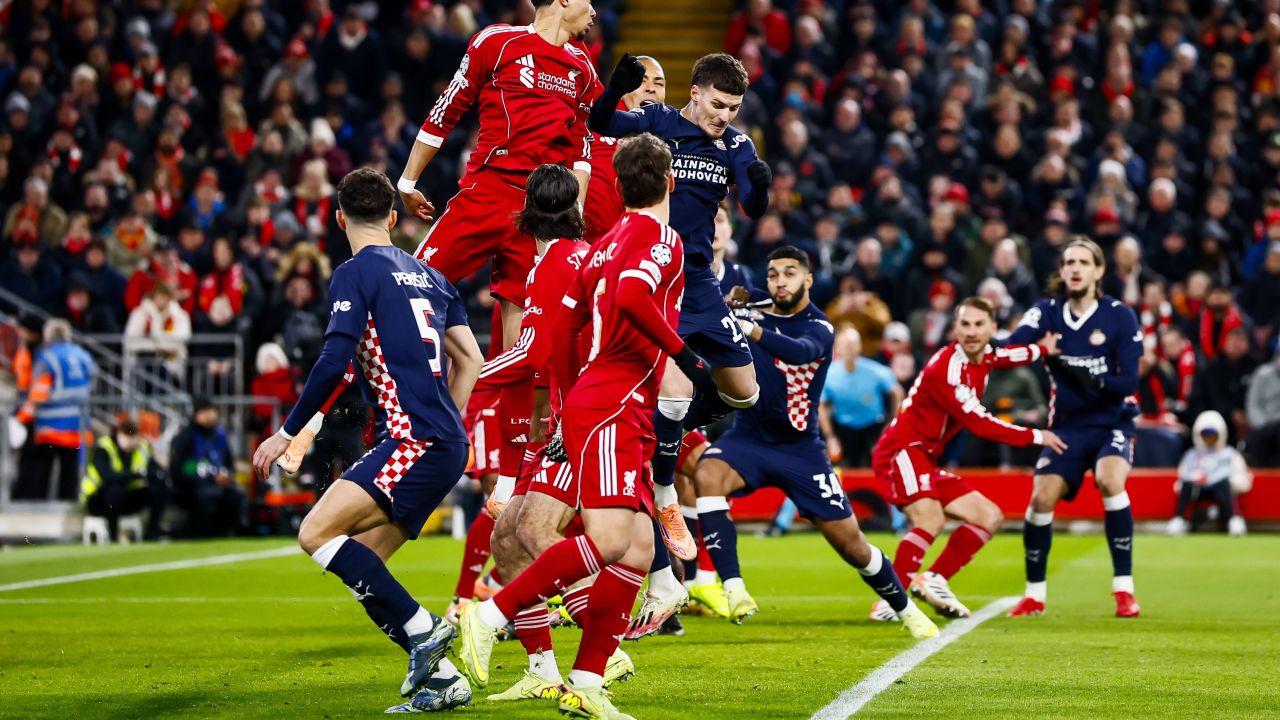 Liverpool – PSV 1-1, ACUM pe Sport.ro! Oaspeții deschid scorul rapid. Dennis Man, implicat direct. Szoboszlai egalează