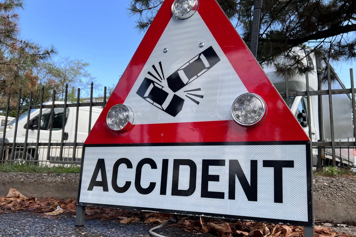 Tragedie evitată: patru răniți după ce un autoturism a derapat la Târgu Cărbunești