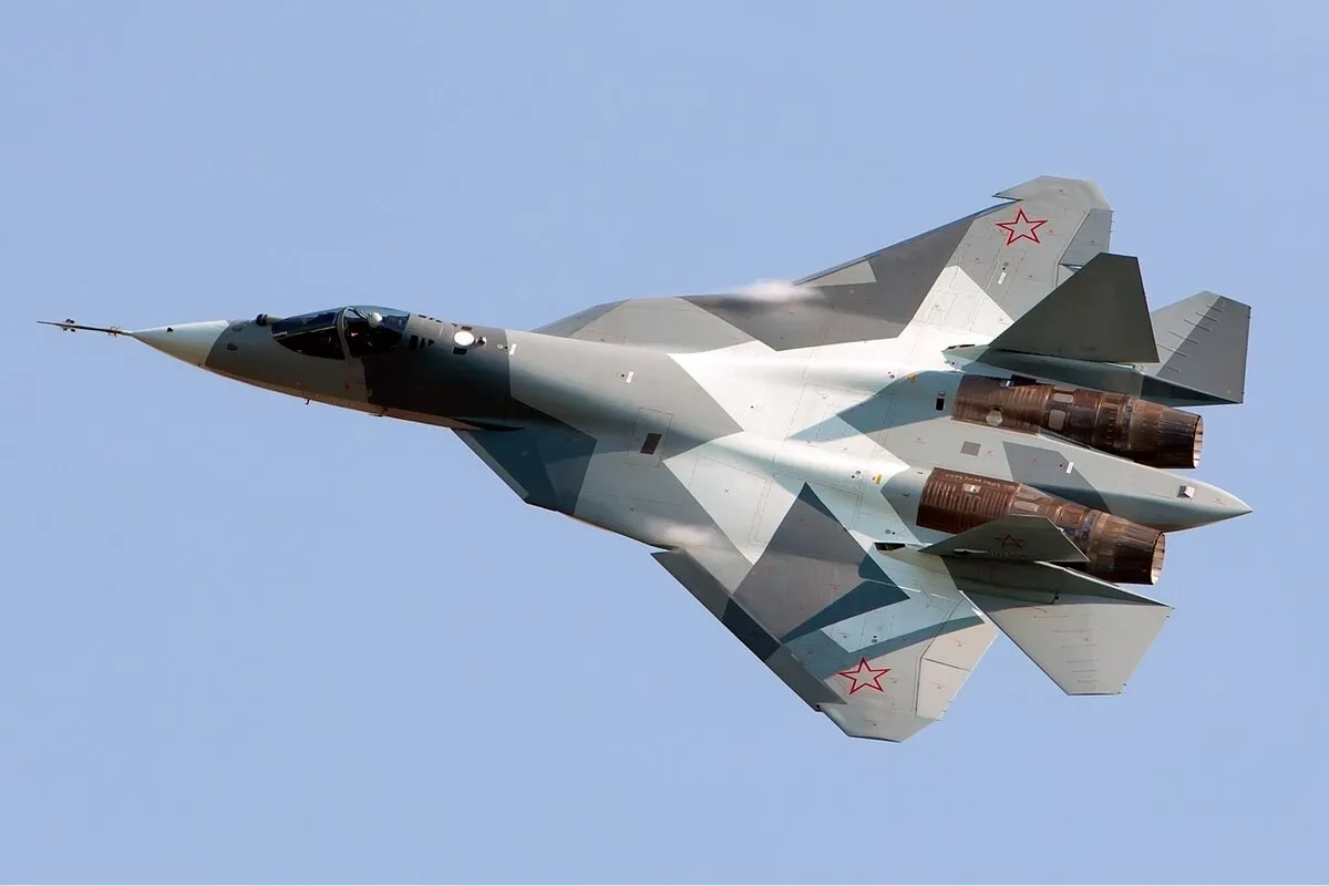 Rusia şi-a dezvăluit avionul de vânătoare invizibil pe radar. Cât costă noul ‘monstru’ al aerului