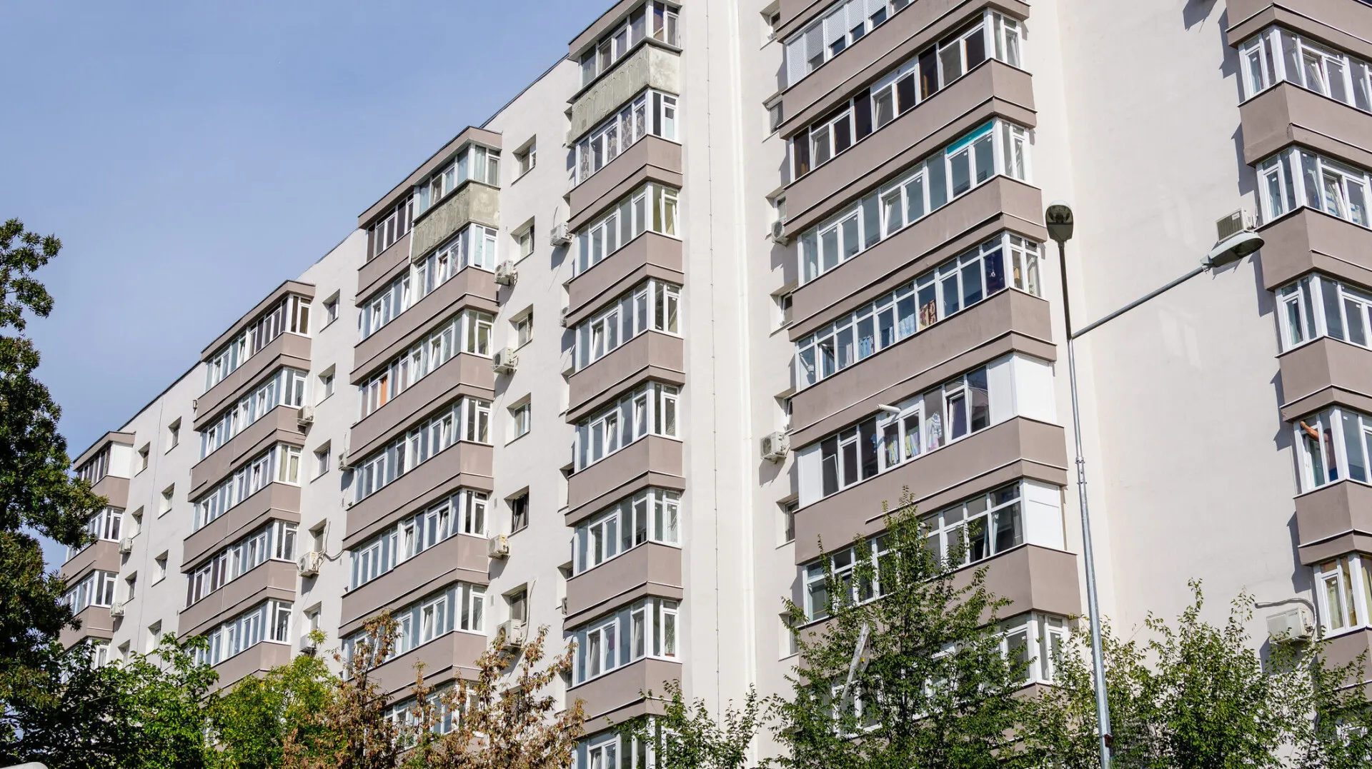 Ce amenzi riscă în 2026 cei care vor face gălăgie în bloc