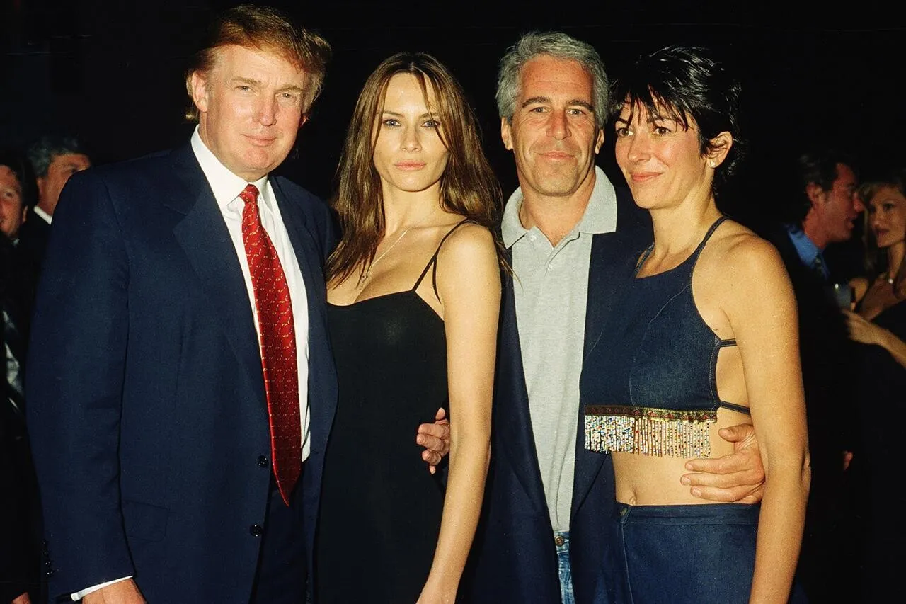 Răsturnare de situație în dosarele Epstein: fotografiile lui Donald Trump revin în documente