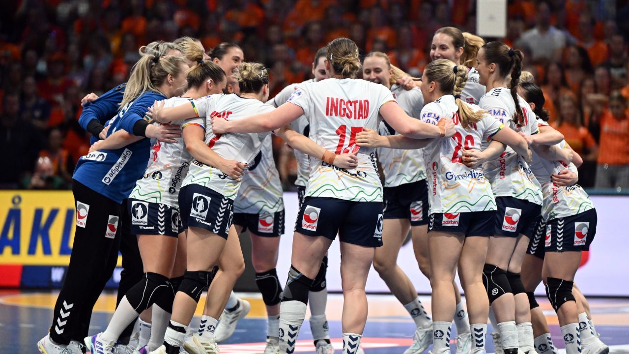 Fetele au făcut show: s-a stabilit finala Mondialului de handbal