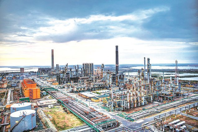 Presiunea fiscală lovește Rompetrol. Grupul ia în calcul oprirea rafinăriilor Petromidia și Vega din februarie. Petrobrazi, singura unitate activă