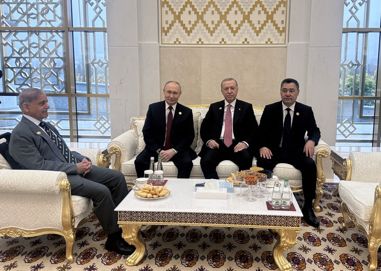 Shehbaz Sharif intră peste Putin și Erdogan