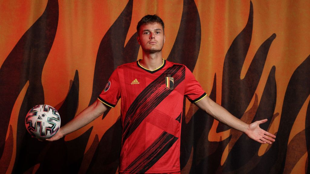 Trebuia să fie noul Kompany, dar a fost pus pe liber de Chivu și s-a retras la doar 26 de ani!