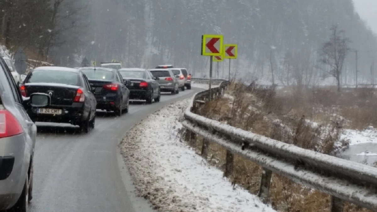 Final de vacanță: trafic intens Valea Prahovei. Rute alternative pentru șoferi