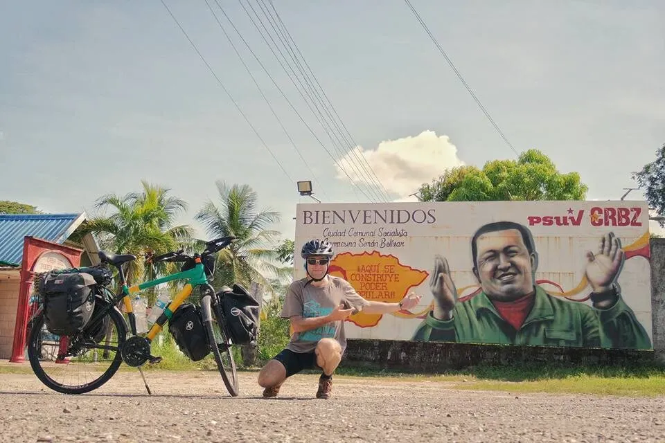 ‘Îi jupoi pe toți, îi faci să sufere, pleacă milioane și apoi se lasă bezna’: Cum se instalează o dictatură – mărturia unui român traversând Venezuela