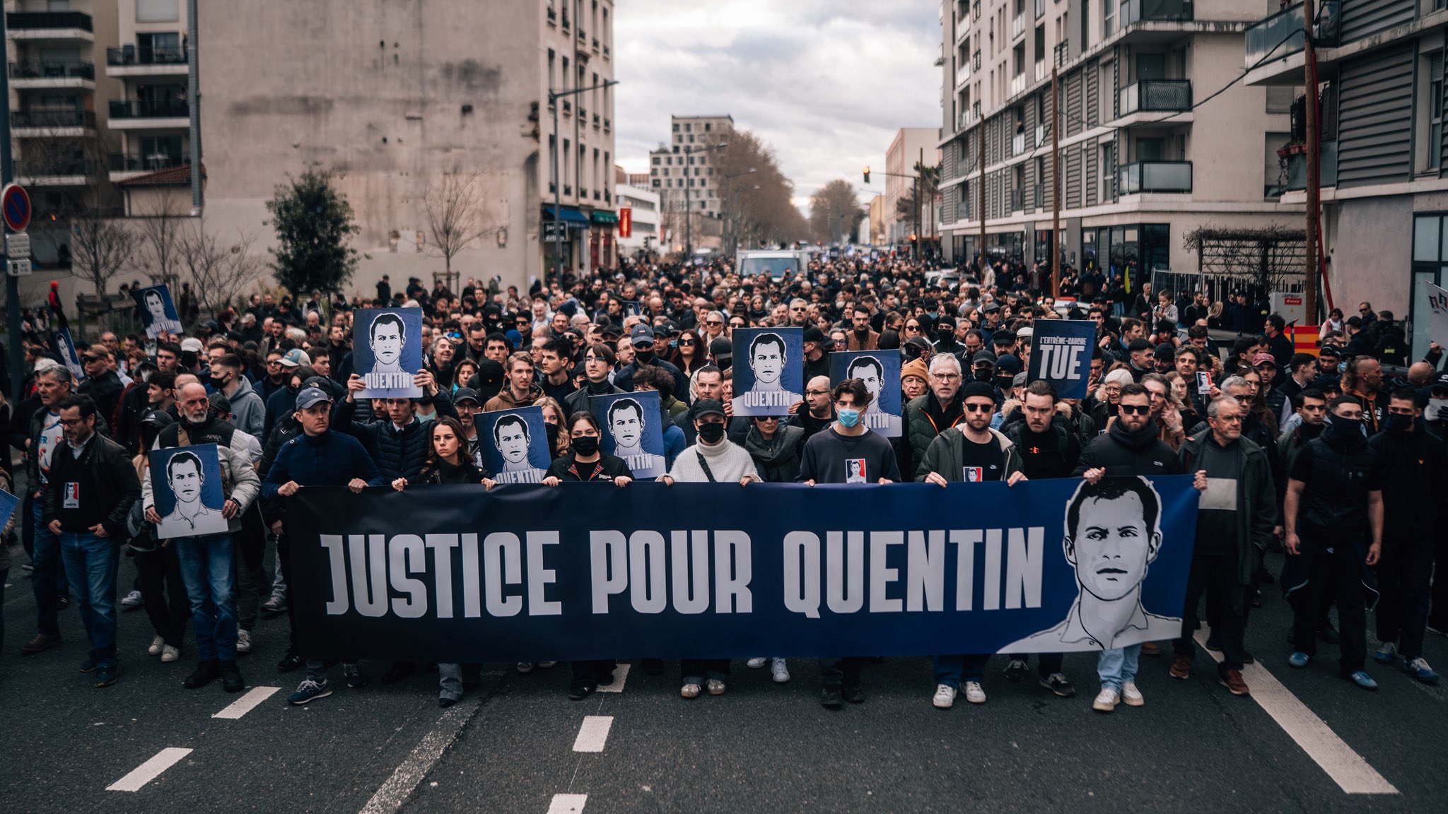 Mii de francezi au mărșăluit la Lyon pentru a cere dreptate în cazul uciderii unui activist naționalist de către radicali socialiști