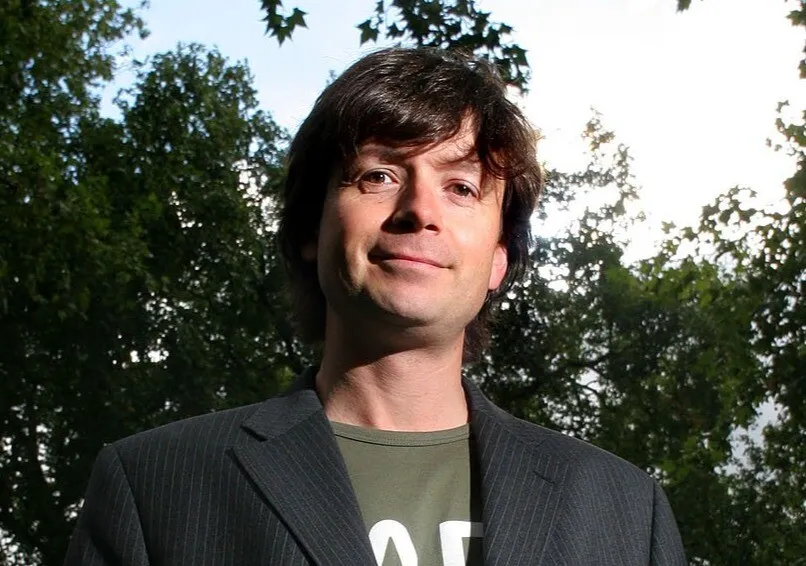 Miliardar mort în condiții misterioase – Cofondatorul ASOS a căzut de la etajul 17