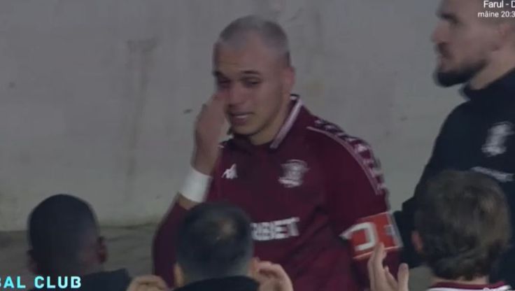 Imagini emoționante! Cristi Manea a izbucnit în lacrimi pe teren, după ce ambii părinți i-au decedat