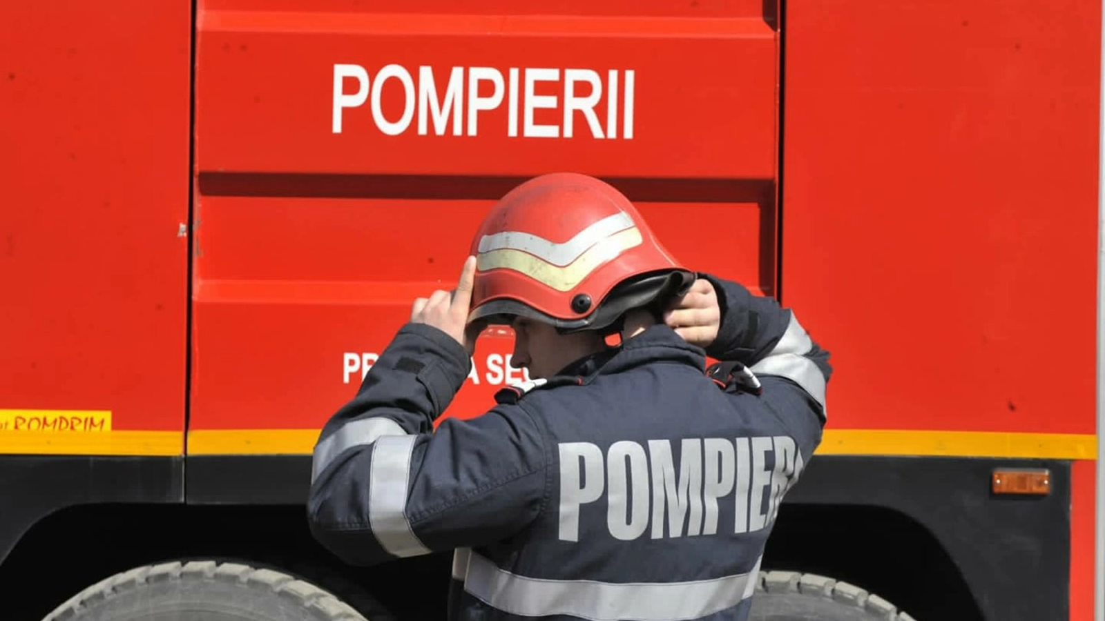 21 de locuinţe au fost distruse în incendiul din Turda: Au fost asigurate spaţii temporare de cazare pentru zeci de persoane rămase fără adăpost