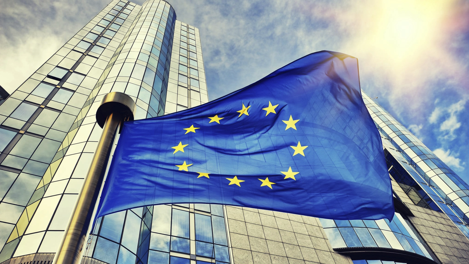 Minorii au accees fără restricții pe platformele pentru adulți. Comisia Europeană amenință cu sancțiuni dure