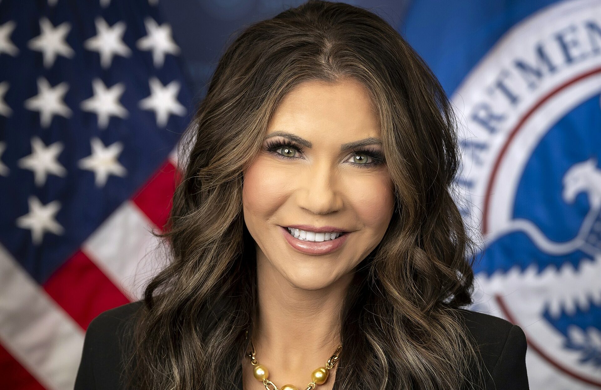 Demitere de răsunet la vârful serviciilor de securitate SUA. Kristi Noem, răspunzătoare de deportările ICE, a fost dată afară de Trump. Care este motivul concedierii