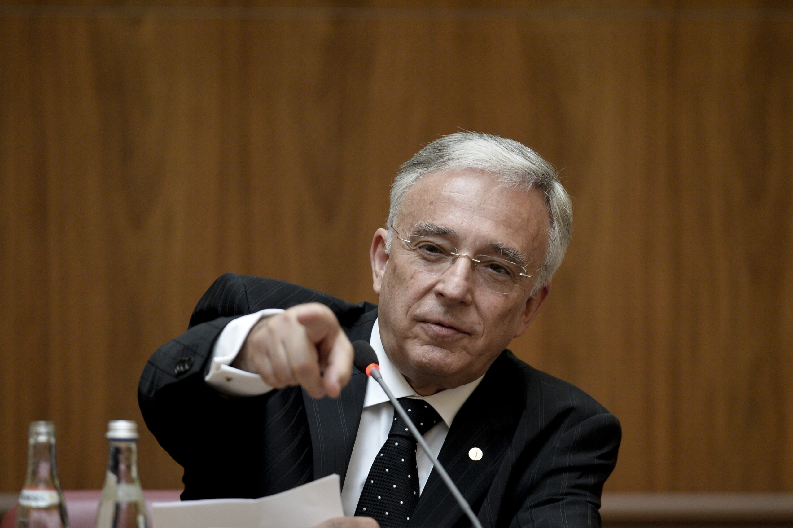 Rezervele de valută ale BNR au crescut cu 2 miliarde de euro. Ce „muniție” de apărare a leului are Isărescu