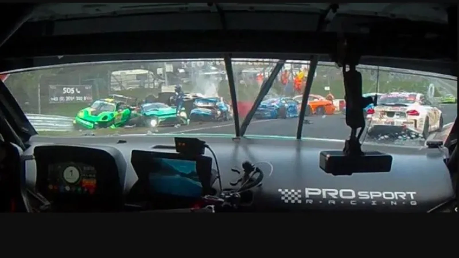 VIDEO Un pilot de curse a murit pe circuitul Nürburgring și alți șase au fost răniți