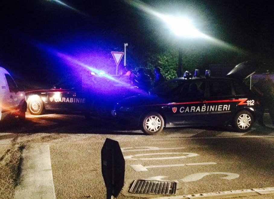 Doi tineri români, arestați în Italia după ce au ucis cu sânge rece un bărbat de 47 de ani, sub privirile îngrozite ale fiului de 11 ani al acestuia