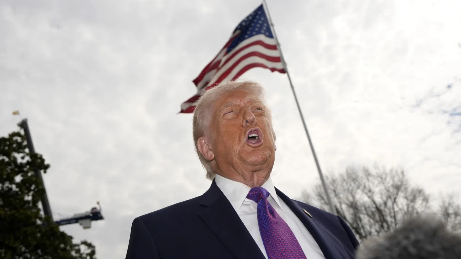 Prins în propriul ecosistem? Val de teorii conspiraționiste în jurul lui Donald Trump, inclusiv cea că ar fi „antihristul”