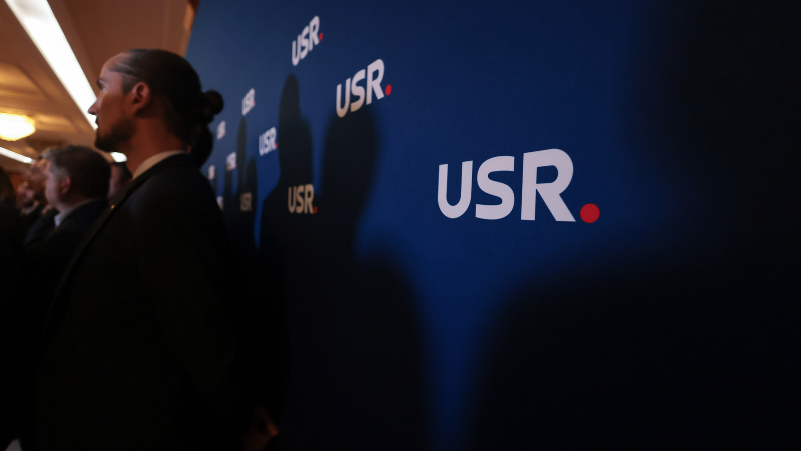 USR ridică miza: pregătită de anticipate într-un moment critic pentru guvernare. „Să lăsăm ţara pe mâinile combinaţiilor PSD style ar fi un abanadon”