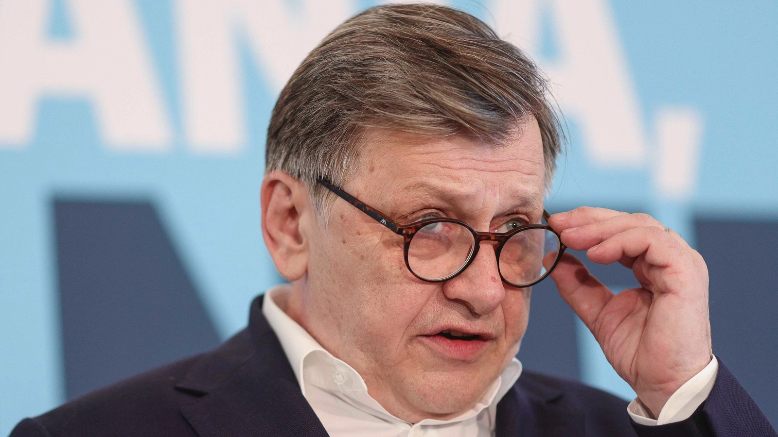 Crin Antonescu: „Ne așteptăm la un guvern PNL-USR-UDMR cu susținerea AUR, POT sau SOS” / „Astăzi țara este condusă la nivel guvernamental de USR”