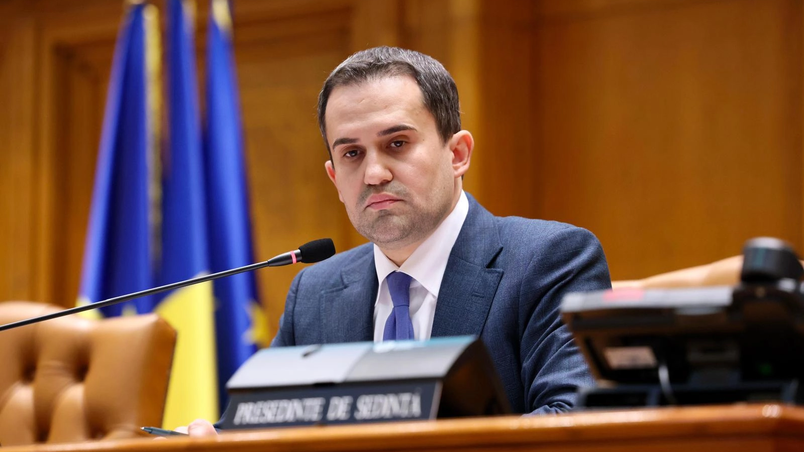 Serviciile secrete trec pe electric – Ministrul Transporturilor a semnat trei contracte de finanţare