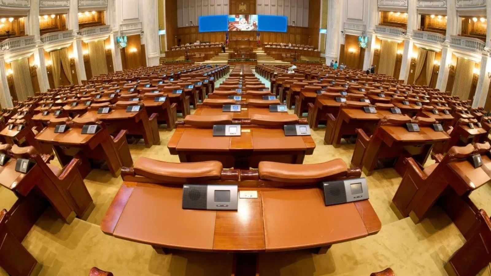 SURSE A început ”Goana după AUR”, în Parlament: Circulă listuțele, iar telefoanele sună în toate direcțiile posibile