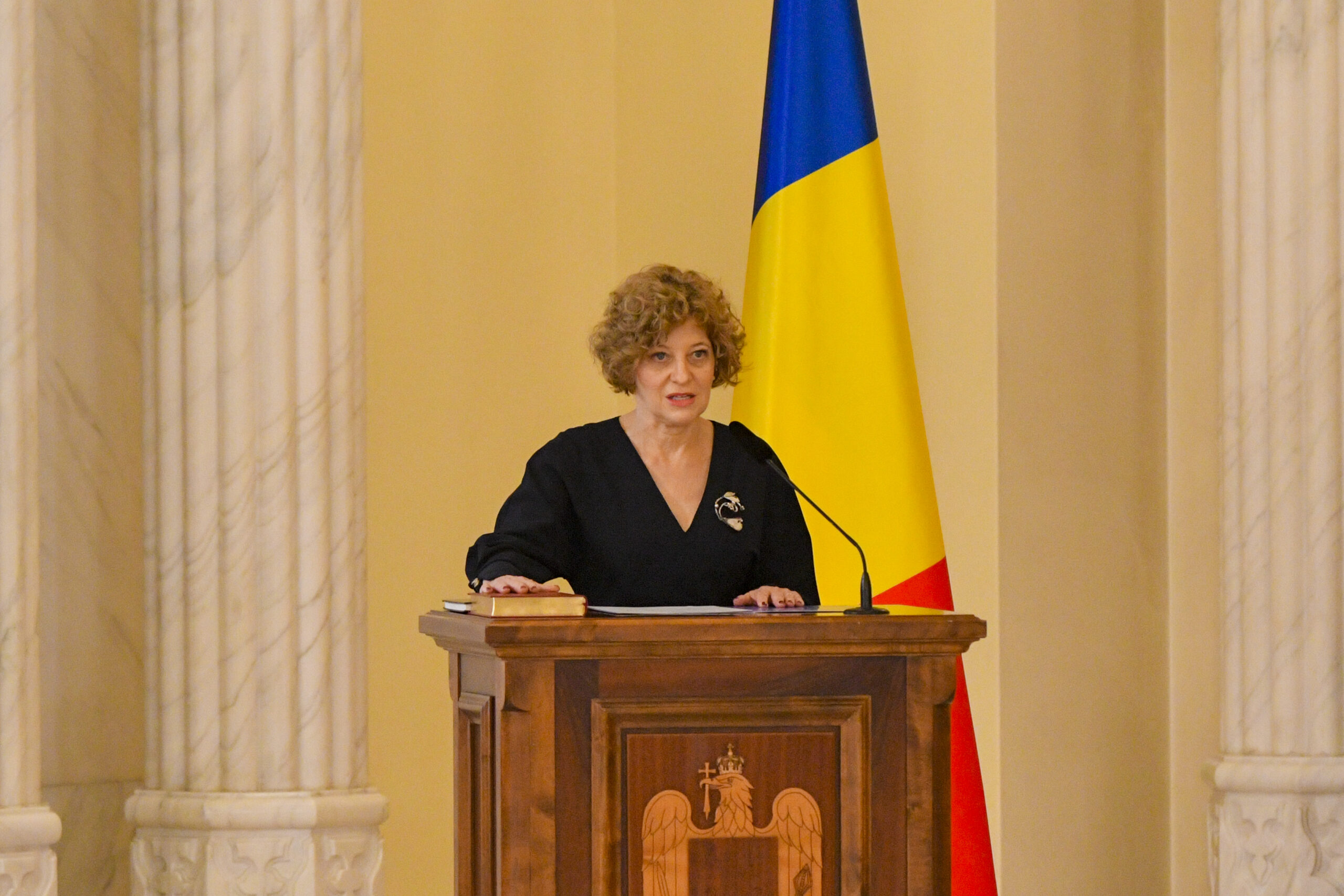 Oana Gheorghiu atacă Gândul. Sugerează că publicația noastră este plătită să o denigreze și publică un text plin de greșeli factuale despre Schwarz. Gândul îi demontează minciunile și publică date noi