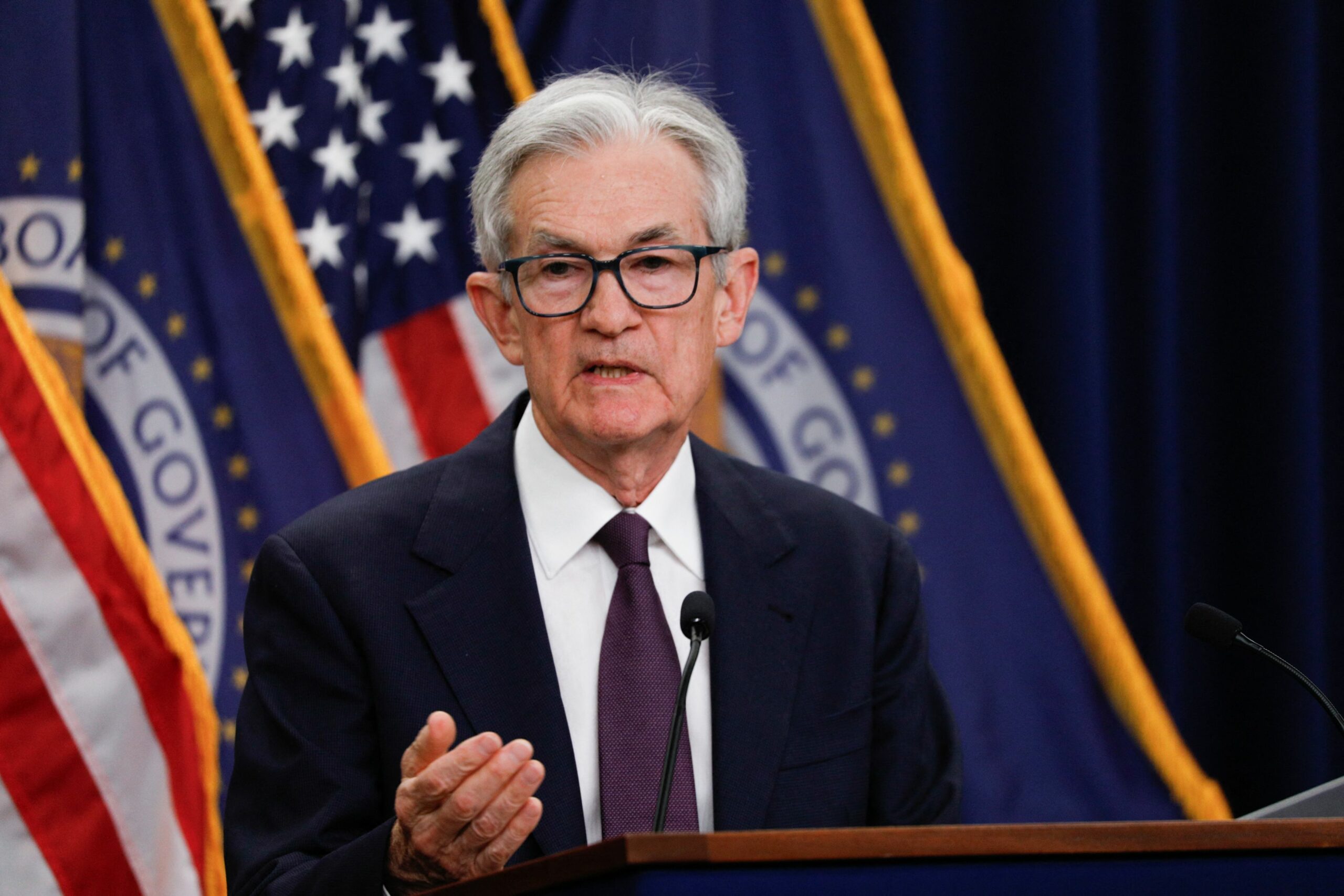 Jerome Powell își încheie azi mandatul de șef al Rezervei Federale, unul dintre cei mai mari adversari ai lui Trump. Cine este succesorul desemnat