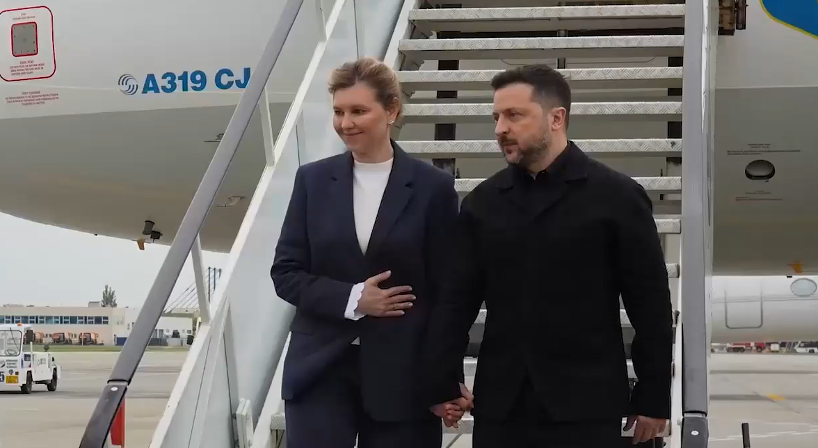Summitul B9. Volodimir Zelenski a ajuns în România. Este însoțit de soția lui, Olena