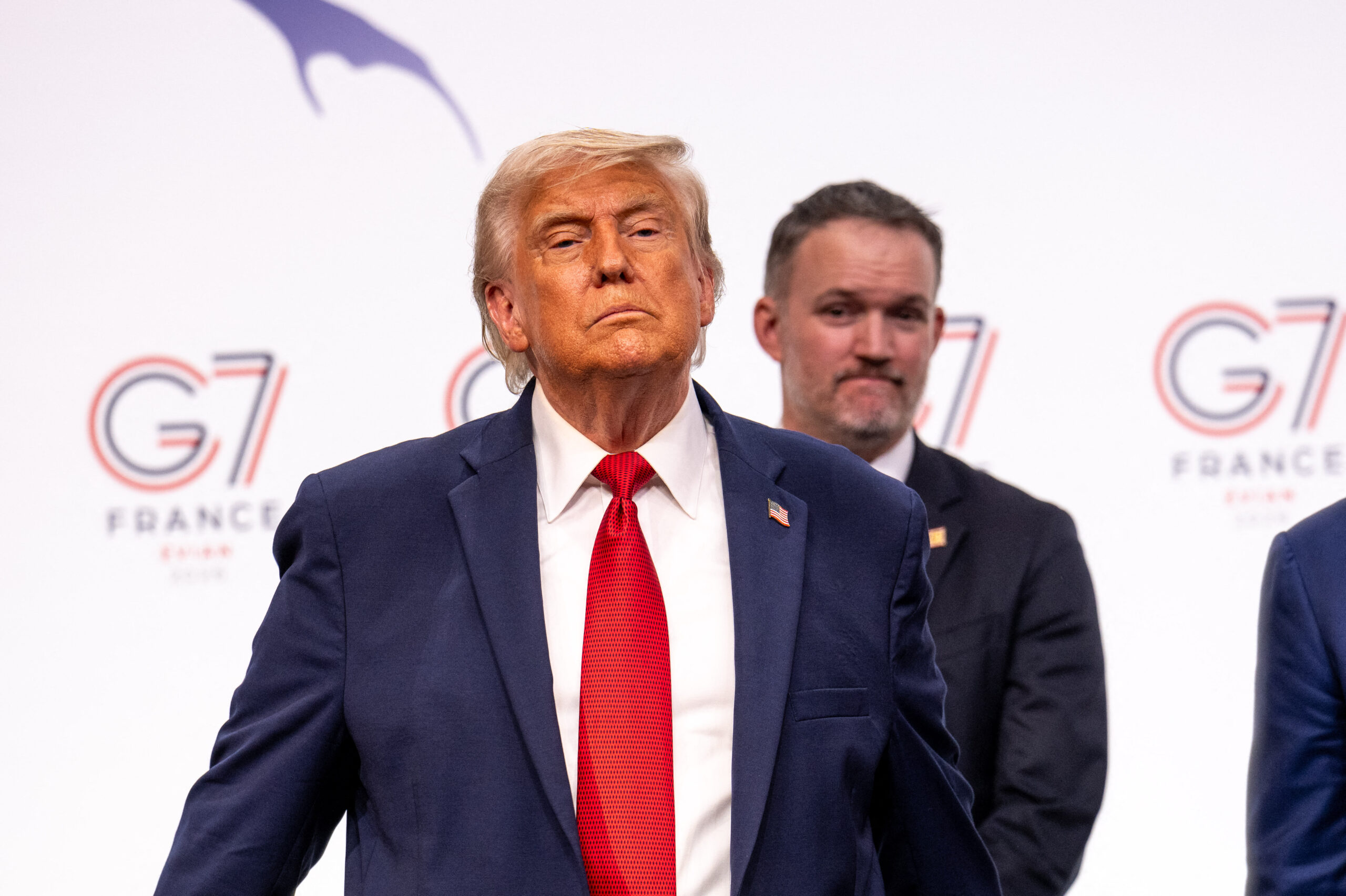 Trump amenință Iranul cu lovituri „și mai dure“ dacă nu-și oprește „intermediarii din Liban“. „Dacă e necesar, vom prelua controlul Strâmtorii Ormuz“