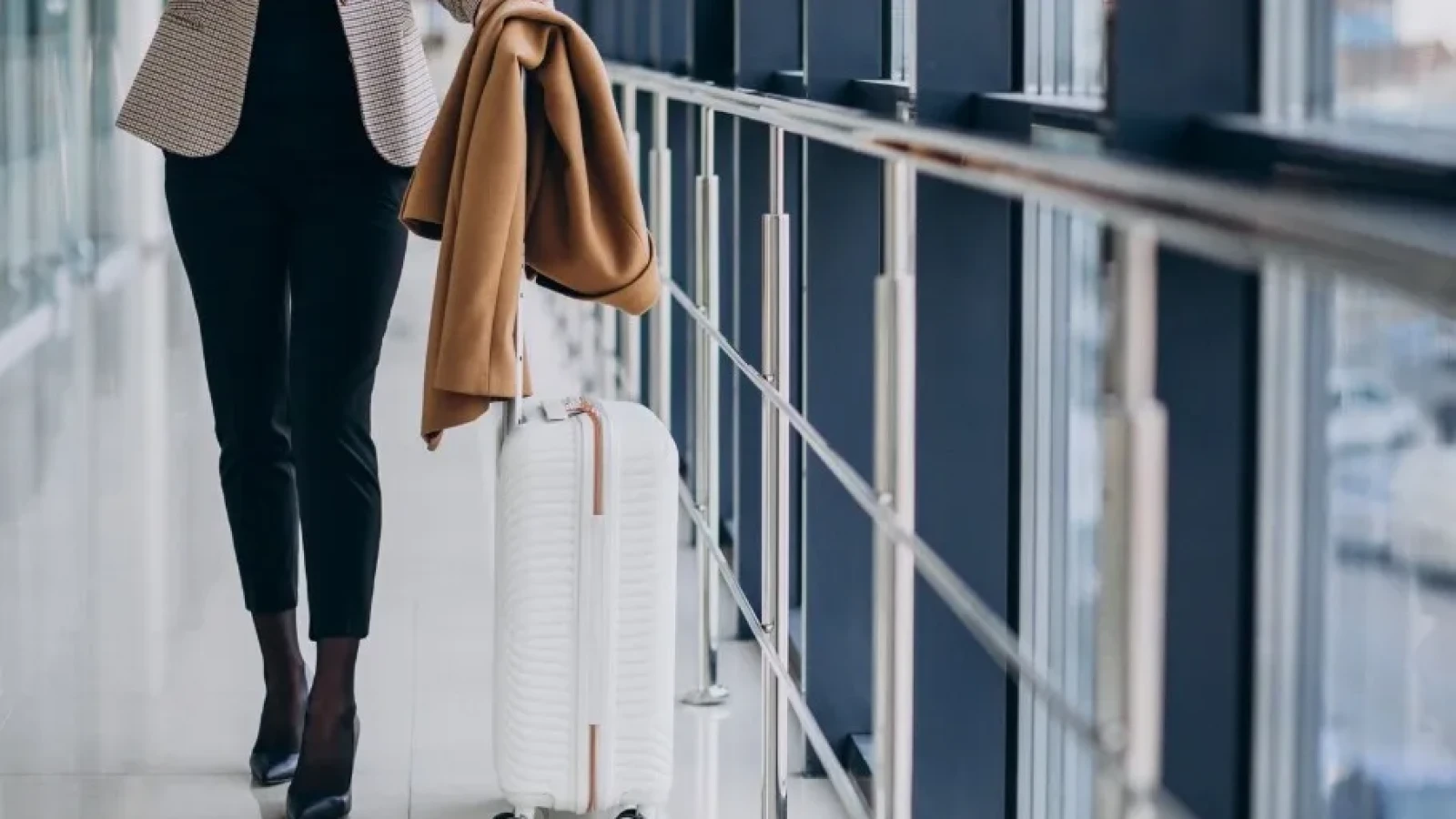Aeroporturile europene au înregistrat un declin al traficului de pasageri pentru prima dată din aprilie 2021