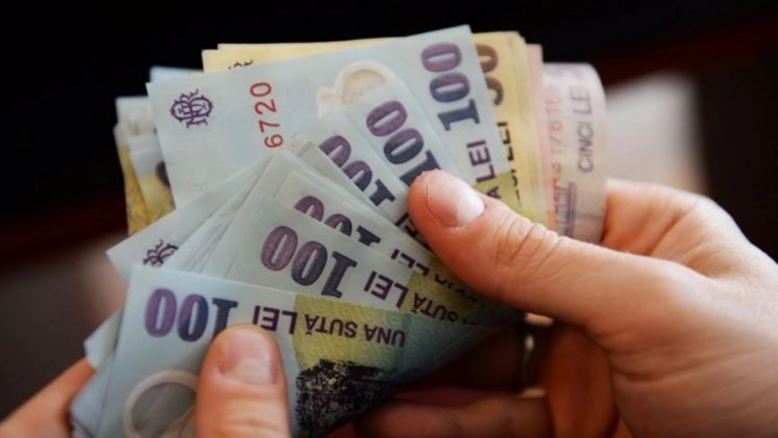Sindicat: Noua lege a salarizării reduce semnificativ salariile angajaţilor din casele teritoriale de pensii