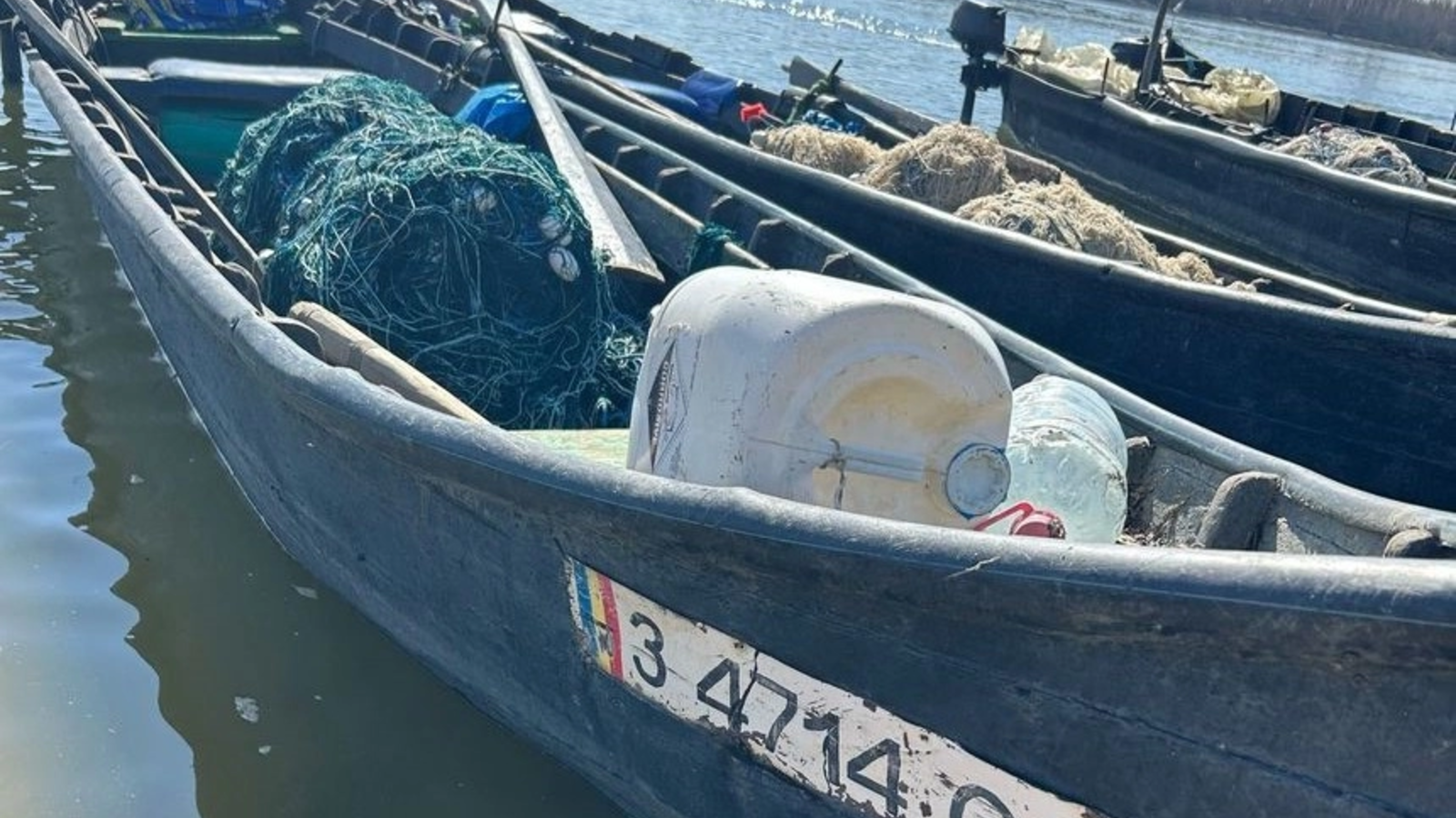 Val de percheziţii în Teleorman şi Olt, la persoane suspectate de braconaj piscicol