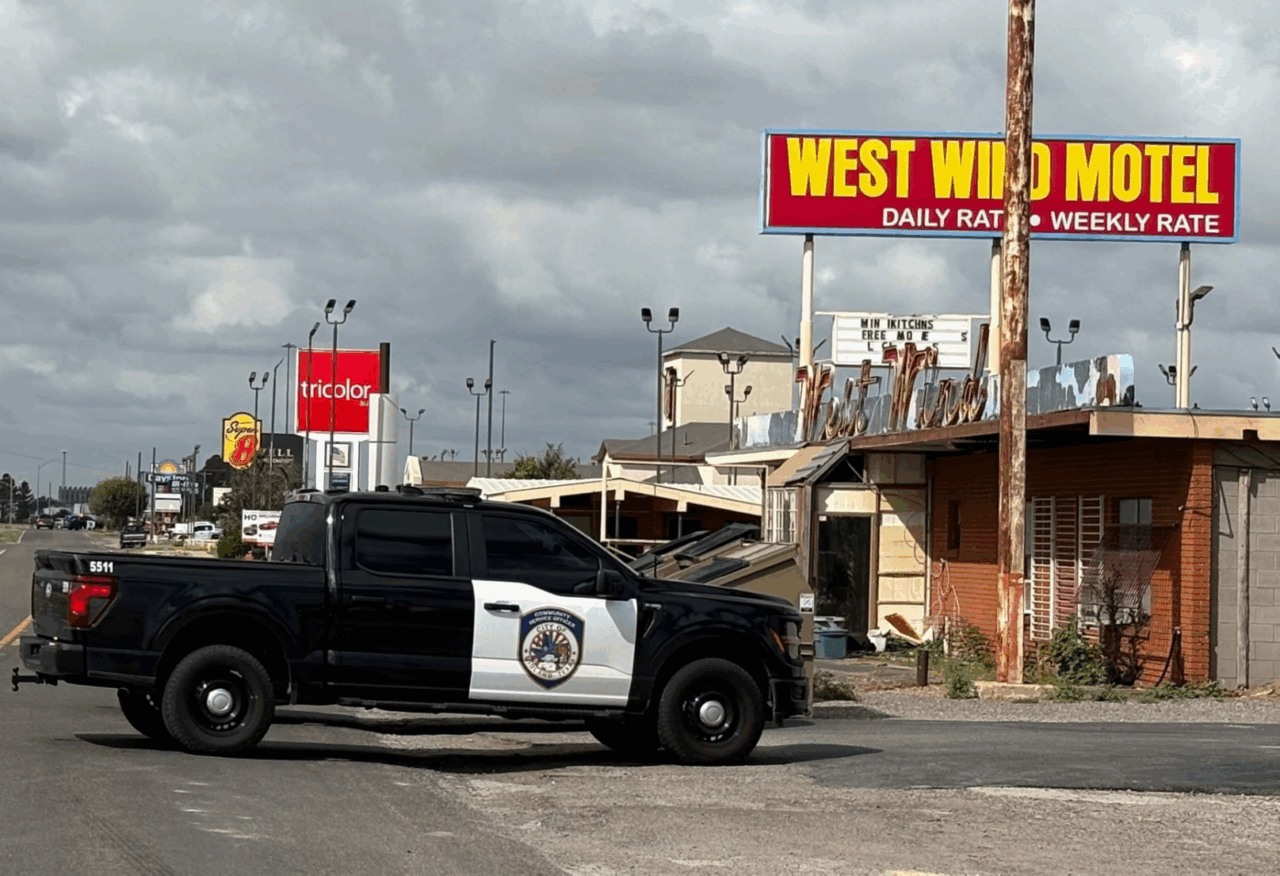 Un bărbat din Texas, căutat de poliție după ce a ucis o persoană și a rănit alte 10 într-un atac armat, a fost găsit mort