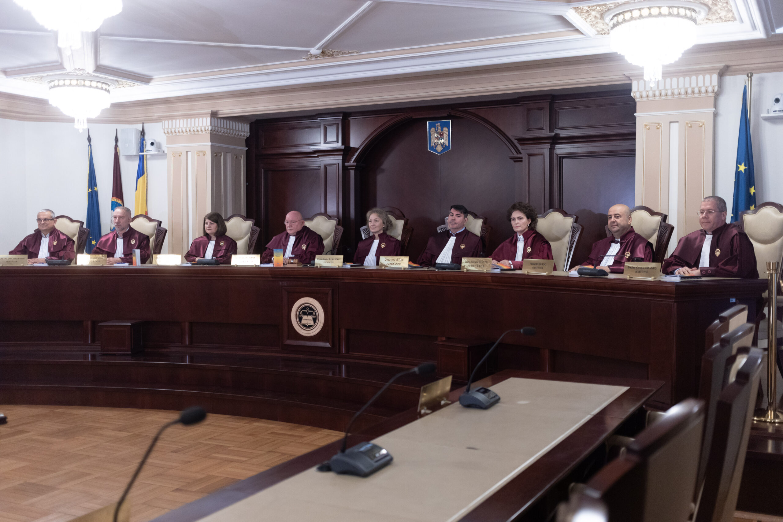 Procesele bugetarilor care au dat în judecată statul pentru că nu și-au primit banii pot merge înainte, este decizia CCR. Ce se întâmplă mai departe