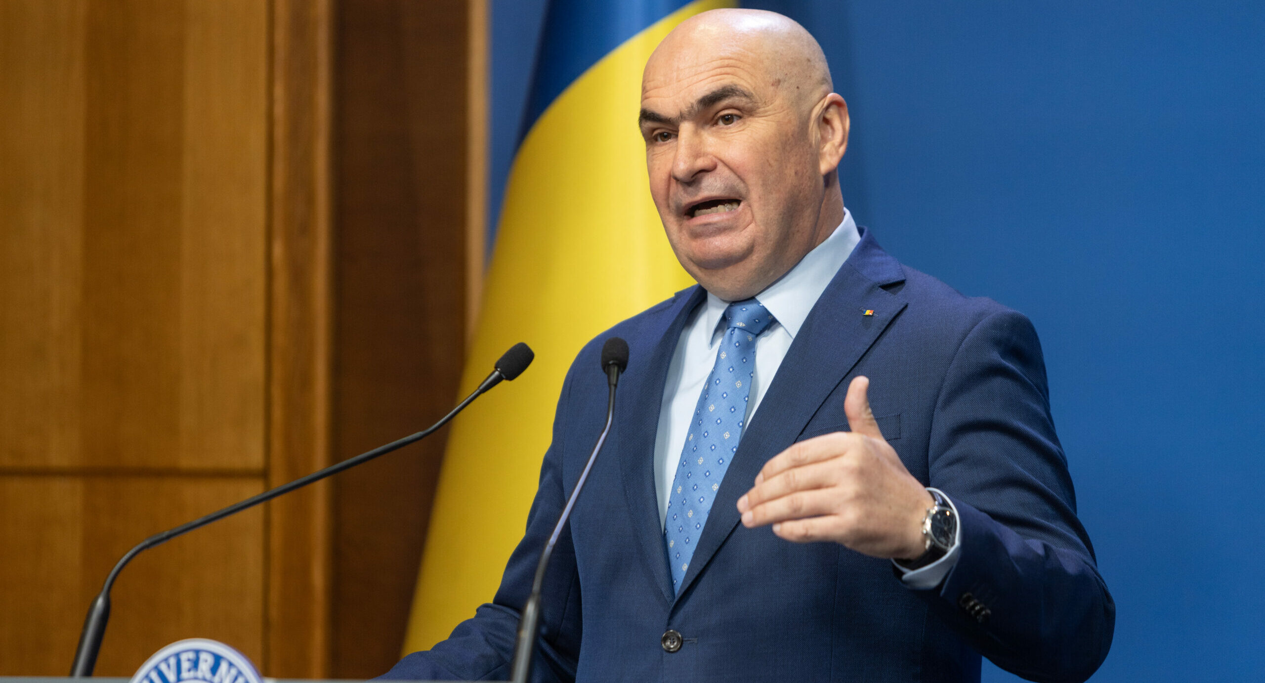Bolojan susține că a redus cheltuielile Cancelariei premierului la jumătate. S-a folosit de cifrele prezentate de Jurca pentru un nou apel la reducerea risipei